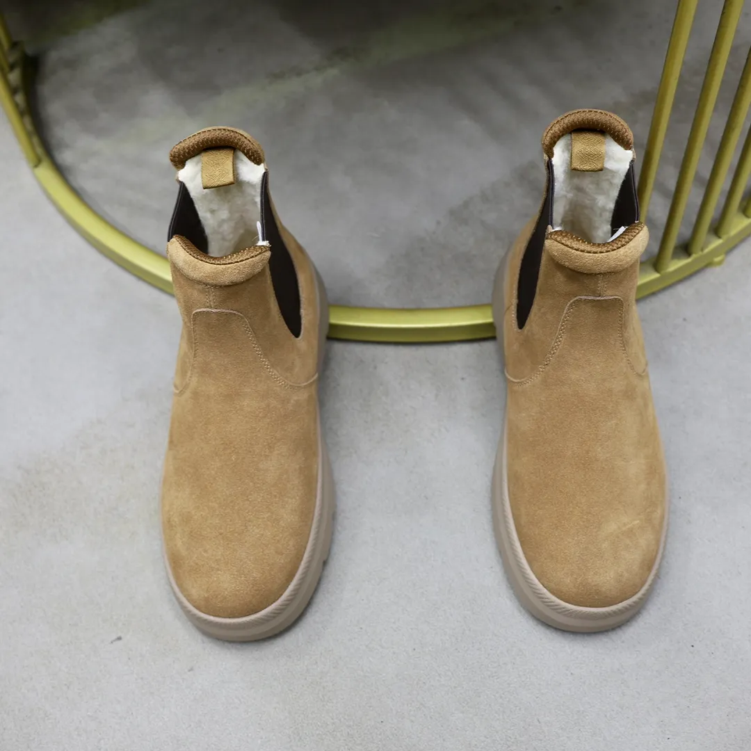 Ex-factory price: 540💰Thick wool imported from Australia Brand: UGG genuine purchase Size: 39-44 (45 customized) Grade: Official website 1:1 Material: First layer of genuine leather waterproof and antifreeze upper Real wool lining Original non-slip and wear-resistant outsole Style category: Men's casual shoes Trendy style Comfortable on the feet Color: Official website color synchronization